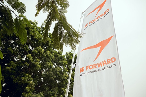 ビィ・フォアード 旗